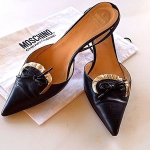 Beautiful Moschino slingback pump with gold trim  heel approximately 1"